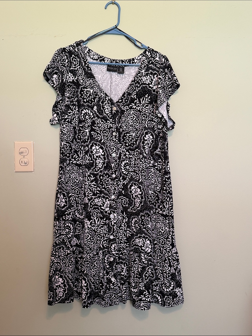 Size 1 X Rachel Zoe Black and White Floral V-Neck Dress